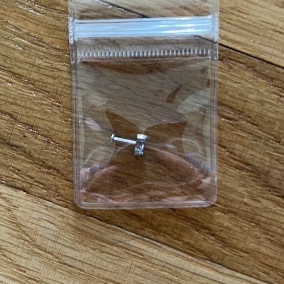 Teardrop pear CZ earring - Picture 4 of 6